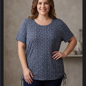 Scoop Neck Short Sleeve Tee in Dusty Blue Floral